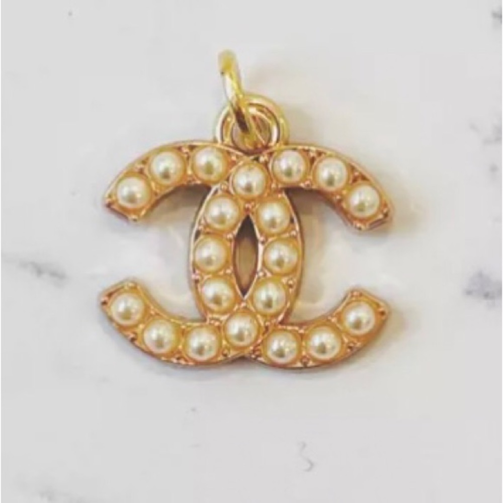 AUTHENTIC CHANEL CC LOGO PEARL GOLD NECKLACE PENDANT CHARM